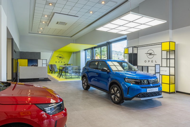  Novamer Otomotiv Seçkin Bir Davetli Toplulu�unun Kat�l�m�yla Aç�ld�! 